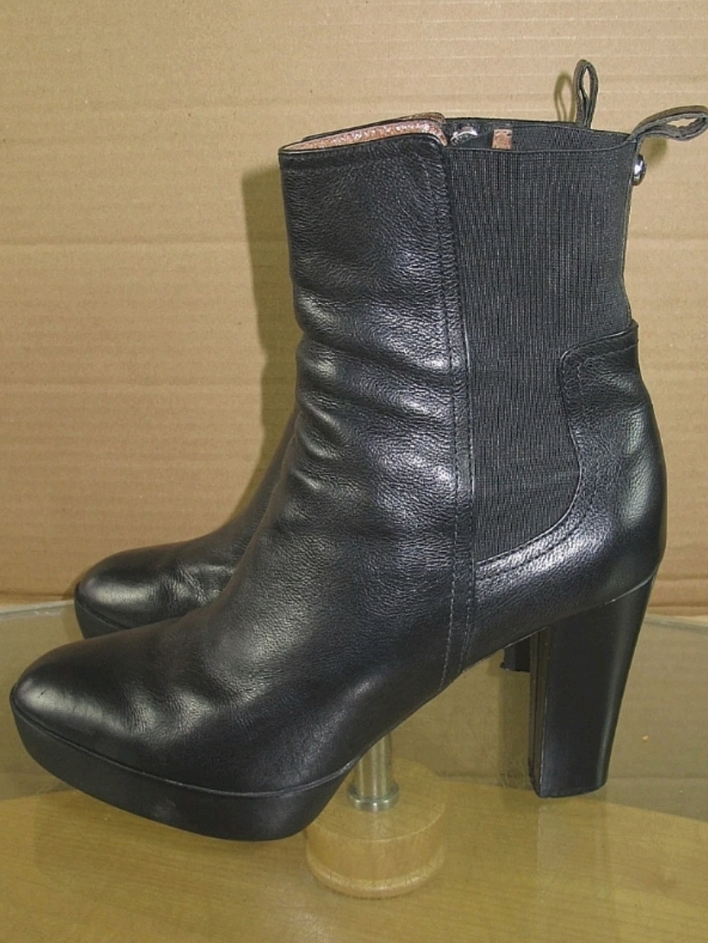 Donald Pliner high heel ankle boots black leather Size 8